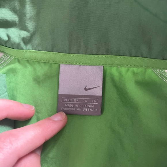 GREEN NIKE WINDBREAKER - Picture 4 of 4